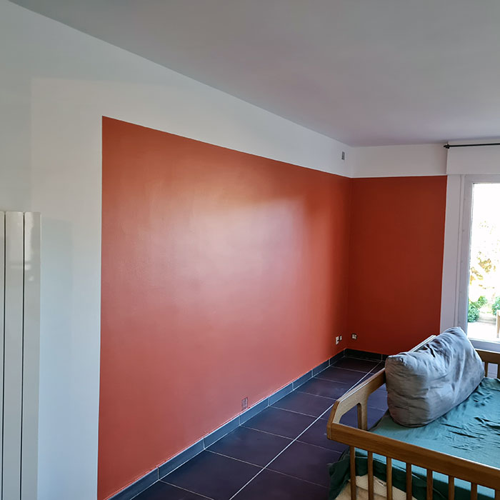 Réchampis peinture orange mur d'une chambre par un peintre à Montpellier