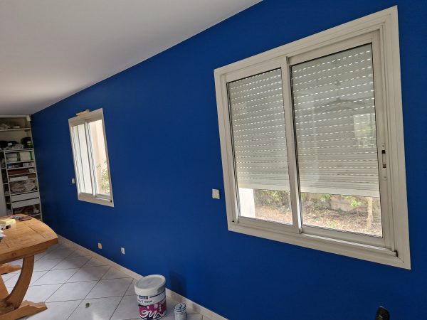 peinture murale bleu fonce